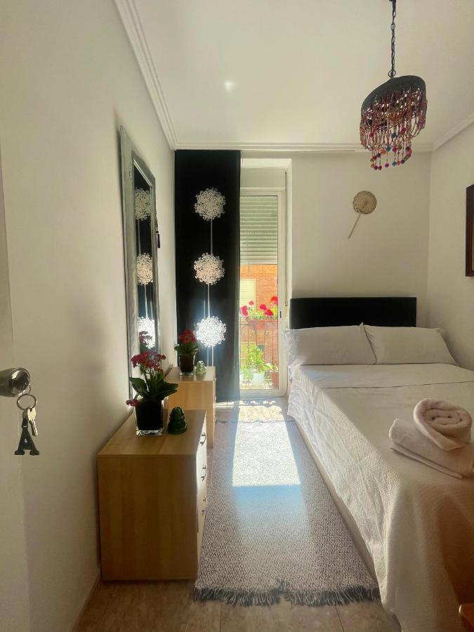 Quarto em Acomodações Particulares Privada En Piso Compartido *