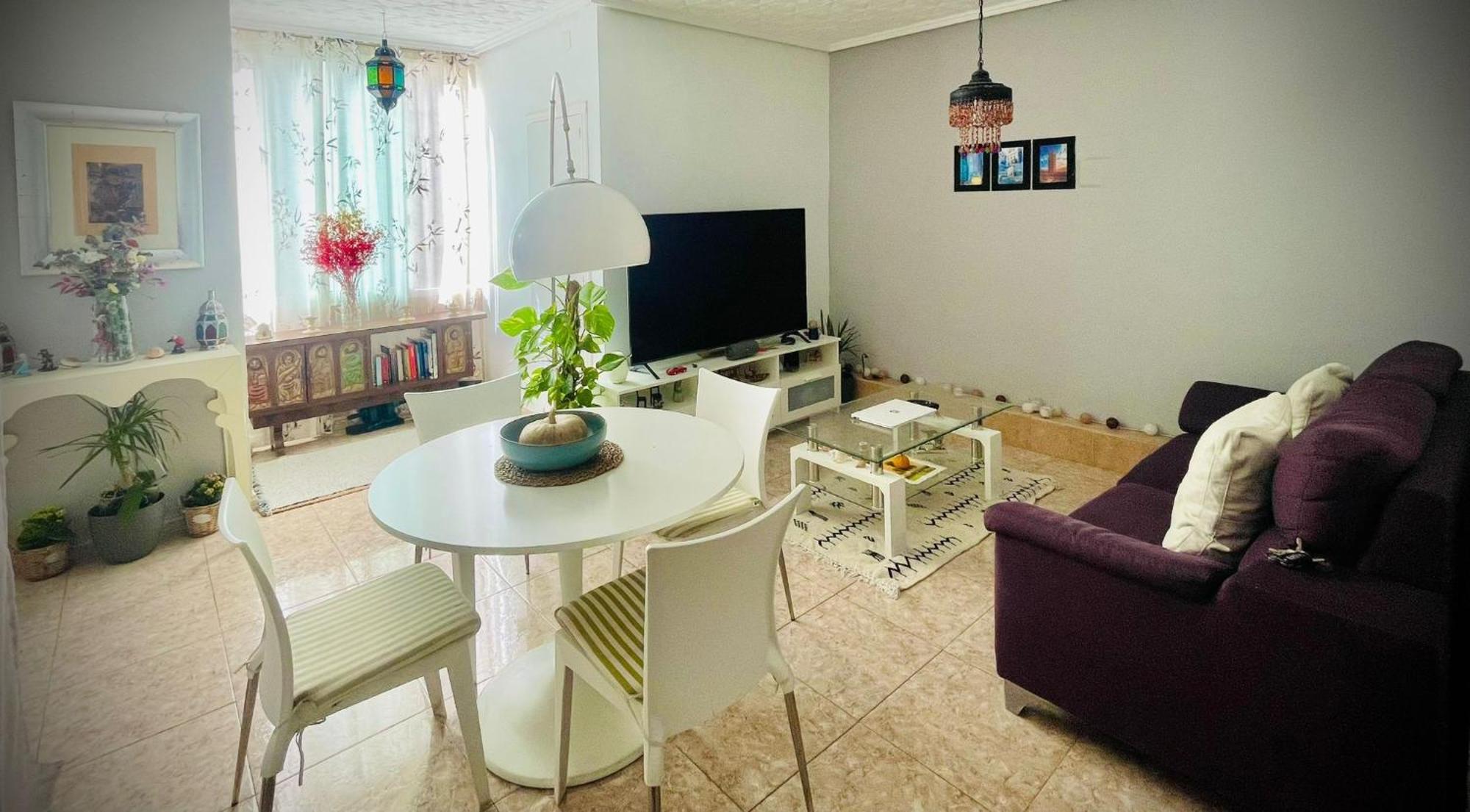 Privada En Piso Compartido * Valência